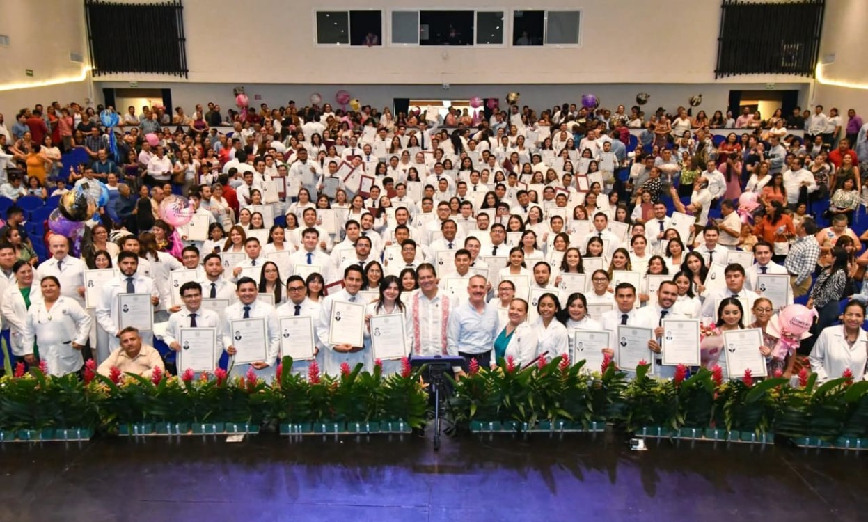 UJAT celebra titulación de 207 médicos cirujanos
