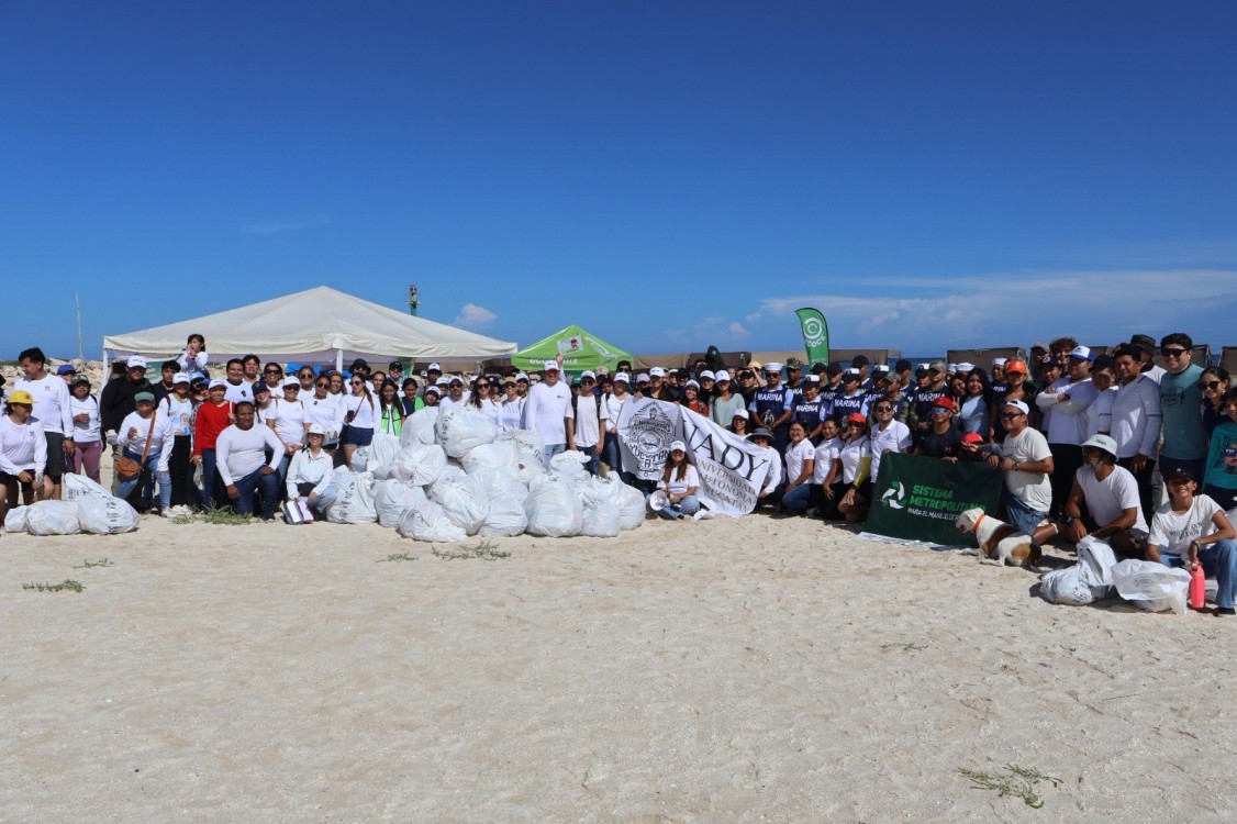 Retiran cinco toneladas de residuos tras limpieza simultánea de playas en Yucatán