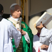 los pueblos siguen sufriendo explotación