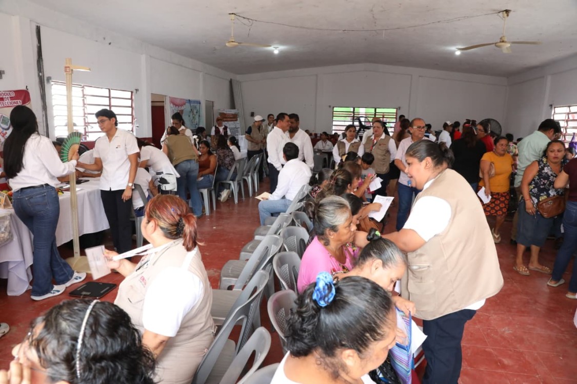 un Gobernador pisó las calles de la comunidad de Manuel Buelta