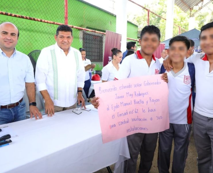 un gobernador visita la comunidad Manuel Buelta y Rayón en Teapa