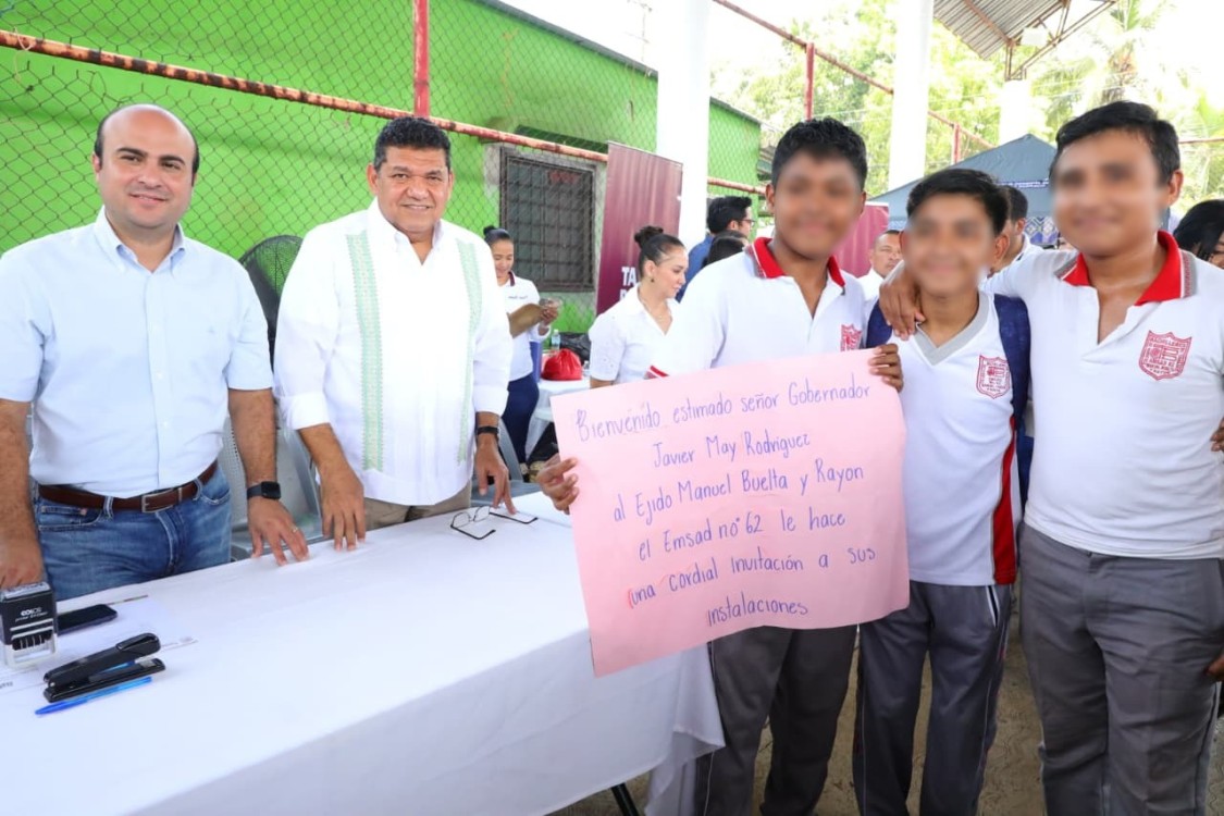 un gobernador visita la comunidad Manuel Buelta y Rayón en Teapa