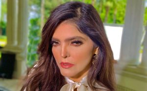 Ana Bárbara deslumbrará con su belleza y talento en una noche llena de música, emoción y energía en la Feria Internacional de Yucatán Xmatkuil 2025.