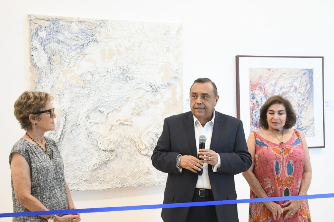 “ZOOM” de Addy Semerena transforma el aeropuerto de Mérida en una galería viva