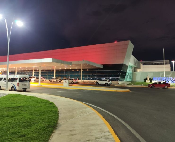 Aeropuerto de Mérida se viste de rosa