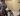 Agentes federales empujan a periodista en corte de inmigración
