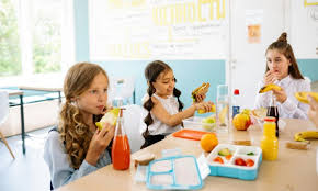Representantes de UNICEF y Novo Nordisk impulsan el programa Nutrimóvil en escuelas de Mérida, fomentando hábitos alimentarios saludables en la infancia y una mejor educación nutricional.
