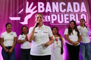 La diputada anfitriona, Naomi Peniche, dio inicio al evento agradeciendo la presencia de todas las vecinas y vecinos de Mérida