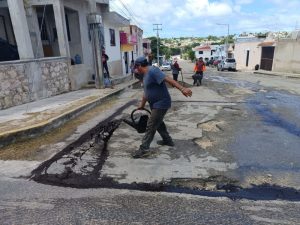 Servicios públicos de la Alcaldía de Campeche, también realizaron trabajos de bacheo.