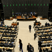 Brasil elimina impuestos para la clase media