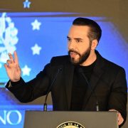 “¡Prohibido!”: Bukele veta el lenguaje inclusivo en escuelas de El Salvador