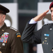 Trump quiere nuevos generales y almirantes, tiene un plan para reclutarlos