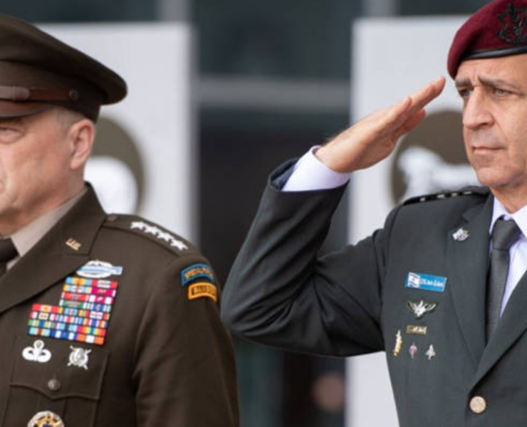 Trump quiere nuevos generales y almirantes, tiene un plan para reclutarlos