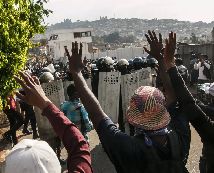 Madagascar sin gobierno, el país está en caos por decisiones del presidente