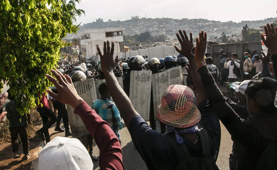 Madagascar sin gobierno, el país está en caos por decisiones del presidente