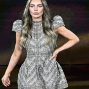 Belinda desfila en París y luce hermoso atuendo sacudiendo el mundo de la moda