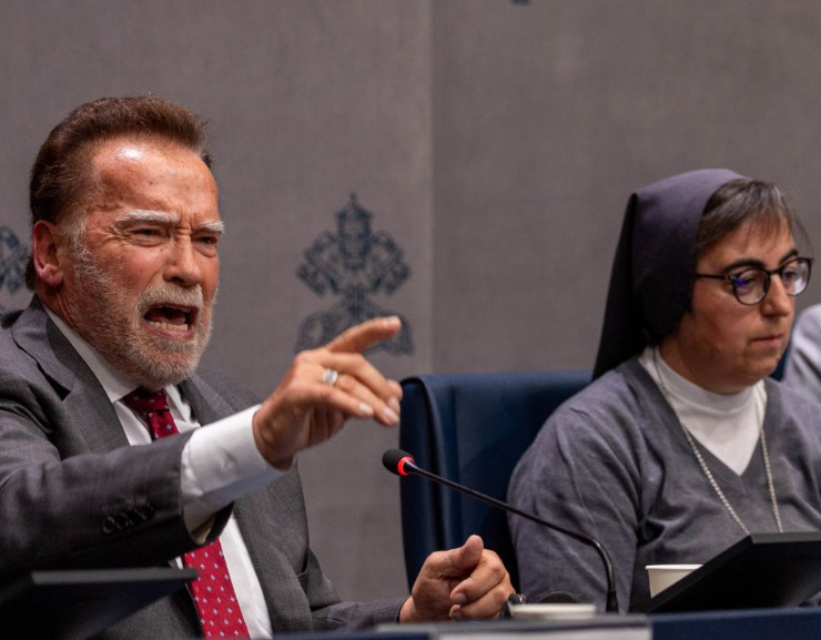 Arnold Schwarzenegger habla en el Vaticano sobre la contaminación