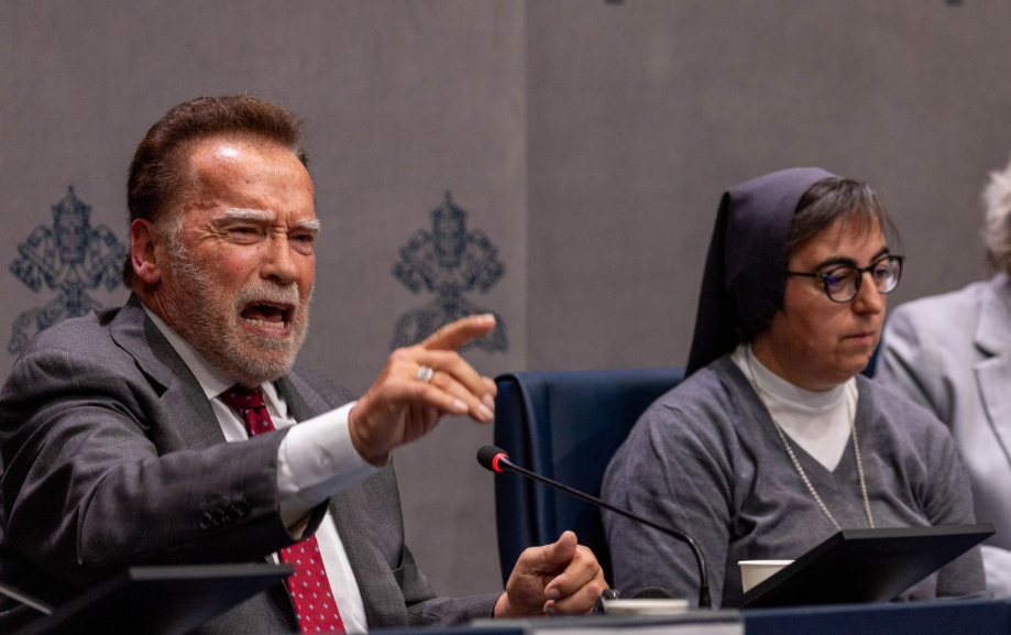 Arnold Schwarzenegger habla en el Vaticano sobre la contaminación