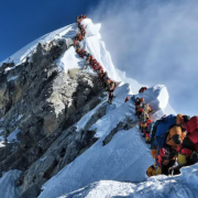 Escaladores quedaron varados en el Everest después de fuerte tormenta de nieva