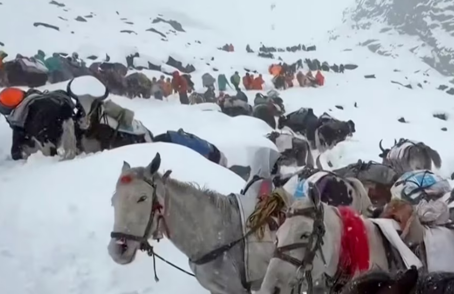 Rescatan a escaladores del Everest quienes quedaron atrapados por tormenta