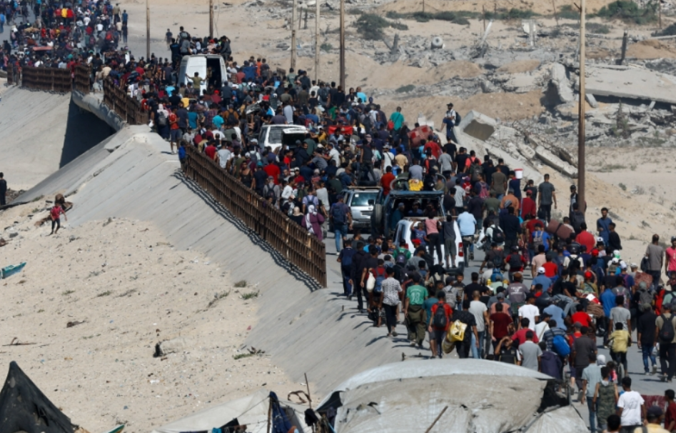 Palestinos regresan a Gaza tras el acuerdo de alto al fuego en la región