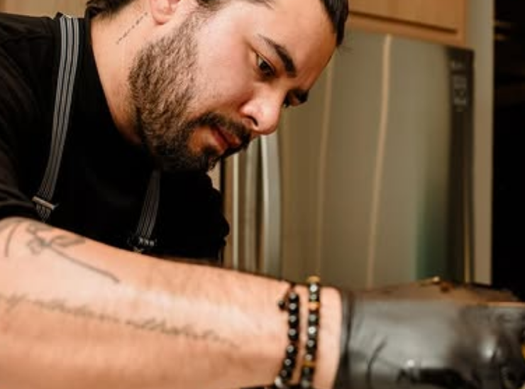 Chef de Nodal sorprende en el cumpleaños de Ángela con un increíble banquete