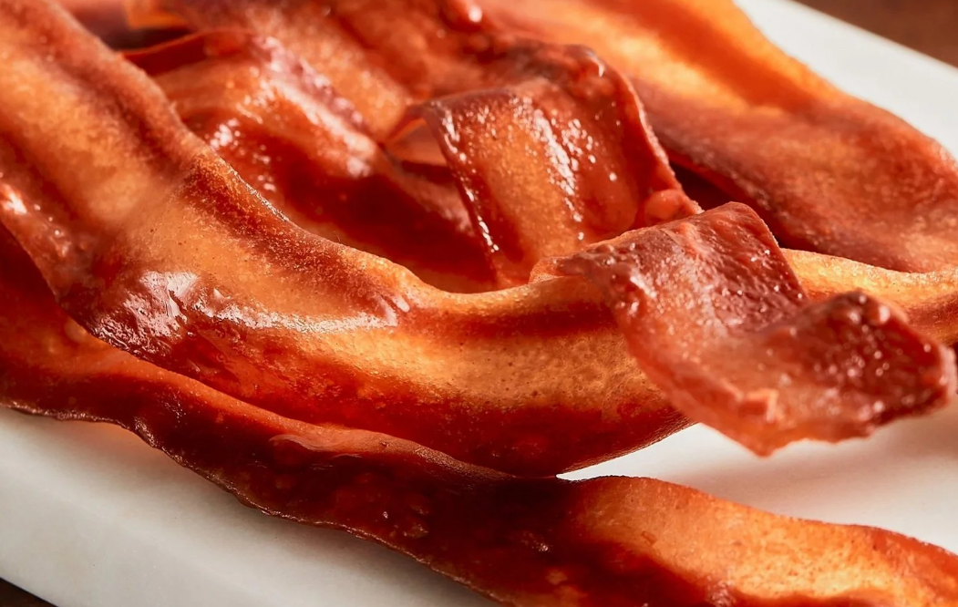 ¿Cómo logran que sepa a tocino si no lleva cerdo?