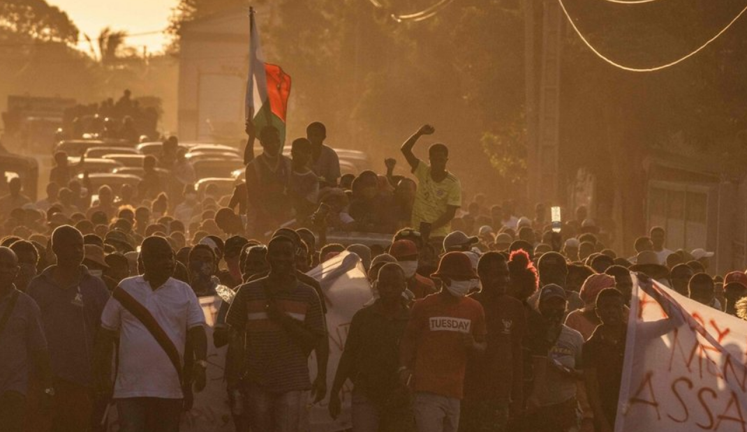 ¿Por qué El presidente de Madagascar huye del país?