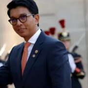 El presidente de Madagascar huye del país tras protestas de la "Gen Z"