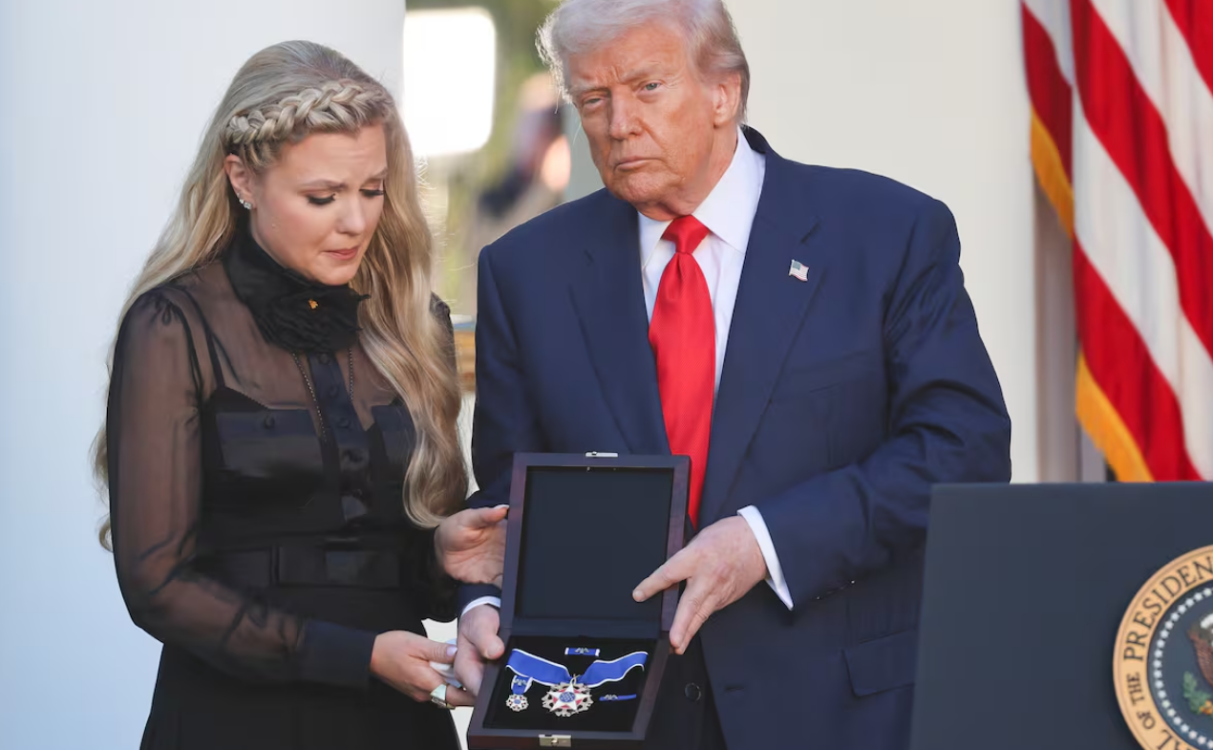 Trump condecora a Charlie Kirk: una ceremonia con mensaje político