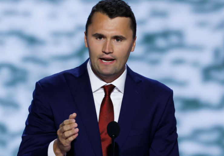 Trump condecora a Charlie Kirk con el máximo honor civil de EEUU