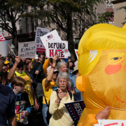 Cientos de miles protestan en EEUU contra la autoridad de Donald Trump