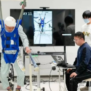 China devuelve la movilidad a personas paralizadas con un nuevo chip cerebral