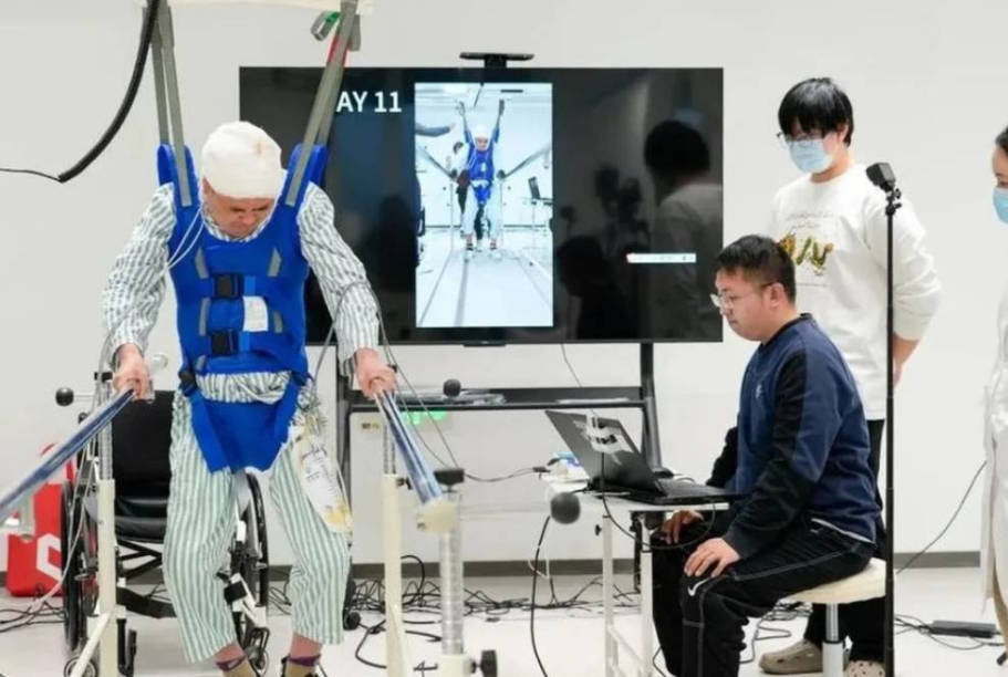 China devuelve la movilidad a personas paralizadas con un nuevo chip cerebral