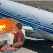 Susto entre los pasajeros de un avión por un incendio repentino