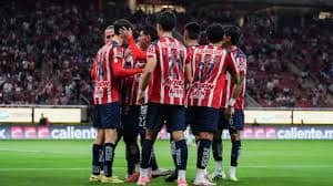 Las Chivas buscarán sumar puntos valiosos en la Jornada 14 del Torneo Apertura 2025 para mantenerse en la pelea por un lugar directo en la liguilla.