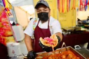 Familias capitalinas y turistas disfrutan de la gastronomía yucateca en un ambiente lleno de color, tradición y alegría, donde los Sabores de Yucatán enamoran a la CDMX.