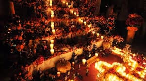 Tradiciones ancestrales mexicanas enseñan que no poner altar a un recién fallecido protege su alma y mantiene la armonía entre vivos y difuntos.