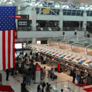 EEUU duplicó el costo de viaje para ciudadanos