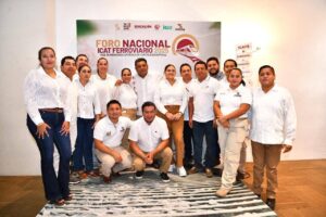 Académicos y especialistas presentes durante el Foro Nacional ICAT Ferroviario 2025, acompañando a las autoridades en la promoción de la capacitación técnica ferroviaria.