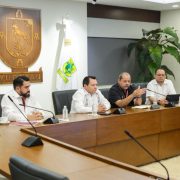 Gobernador Díaz Mena da seguimiento a temas del transporte público en reunión con la ATY