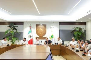 El Gobernador Joaquín Díaz Mena encabezó la reunión de seguimiento al tema del transporte público
