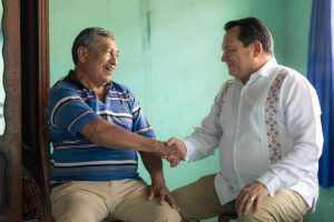 El Gobernador cumple con la salud: más yucatecos recuperan la vista gracias a las cirugías extramuros