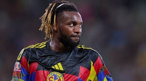 Allan Saint-Maximin deslumbró con su asistencia en tiempo agregado, siendo clave en la jugada con la que América sufrió, pero venció al Puebla.