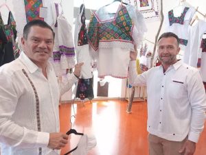 Autoridades y organizadores durante la rueda de prensa en el Gran Museo del Mundo Maya, anunciando todos los detalles de la Celebración al arte textil e identidad cultural en Yucatán.