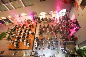 Visitantes y familias disfrutaron de una noche mágica en Pasaje Picheta, donde se vivió la música, el arte y la tradición yucateca.