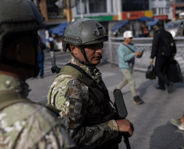 Perú despliega militares en Lima y Callao