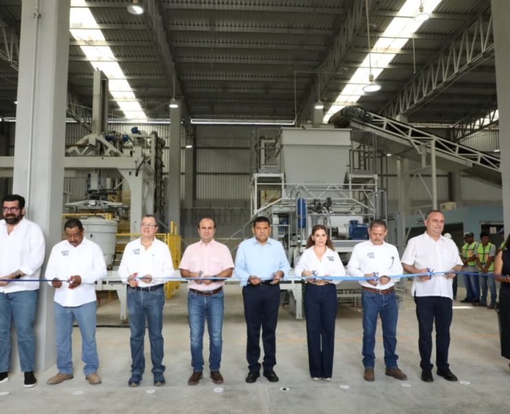 Ponen en marcha nueva línea de producción de fábrica de block en Teapa