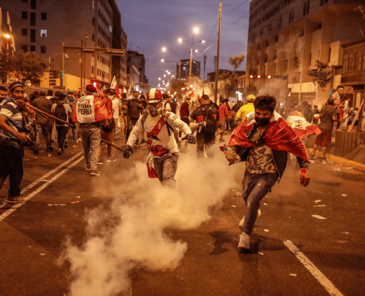 Protesta masiva en Perú contra nuevo gobierno
