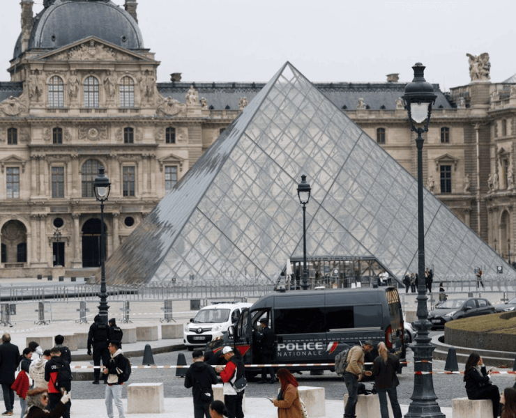 Robo en el Museo del Louvre